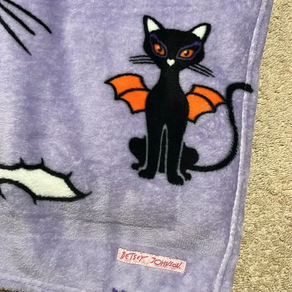 BETSEY JOHNSON ULTRA SOFT PLUSH THROW